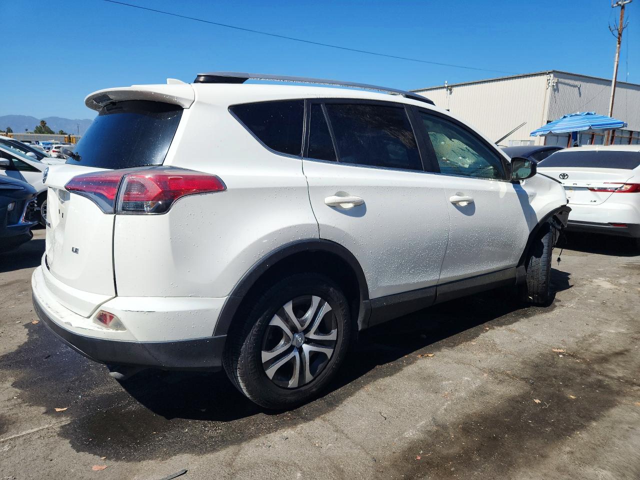 2017 TOYOTA RAV4 LE — снимка 3