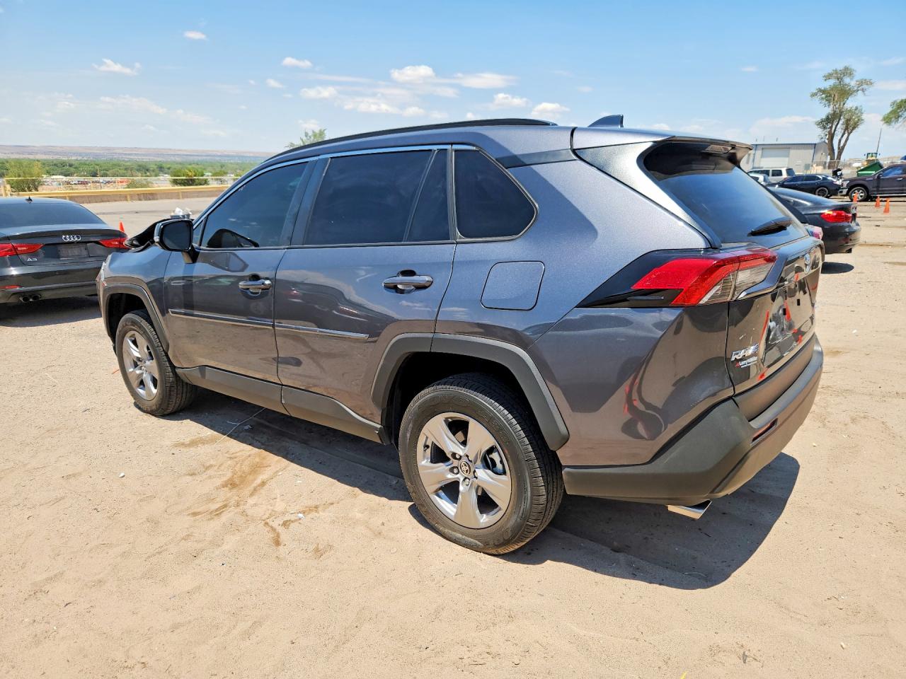 2025 TOYOTA RAV4 XLE XLE PRE — снимка 2