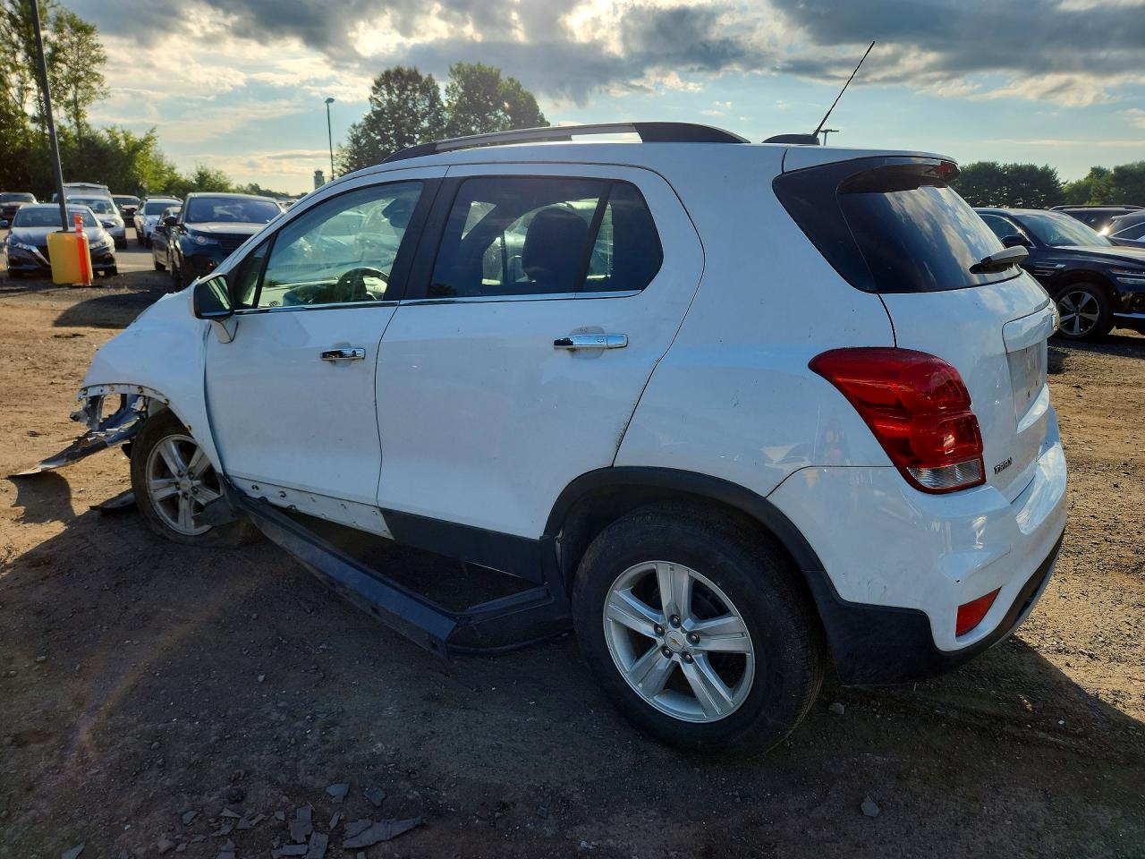 2017 CHEVROLET TRAX 1LT — снимка 2