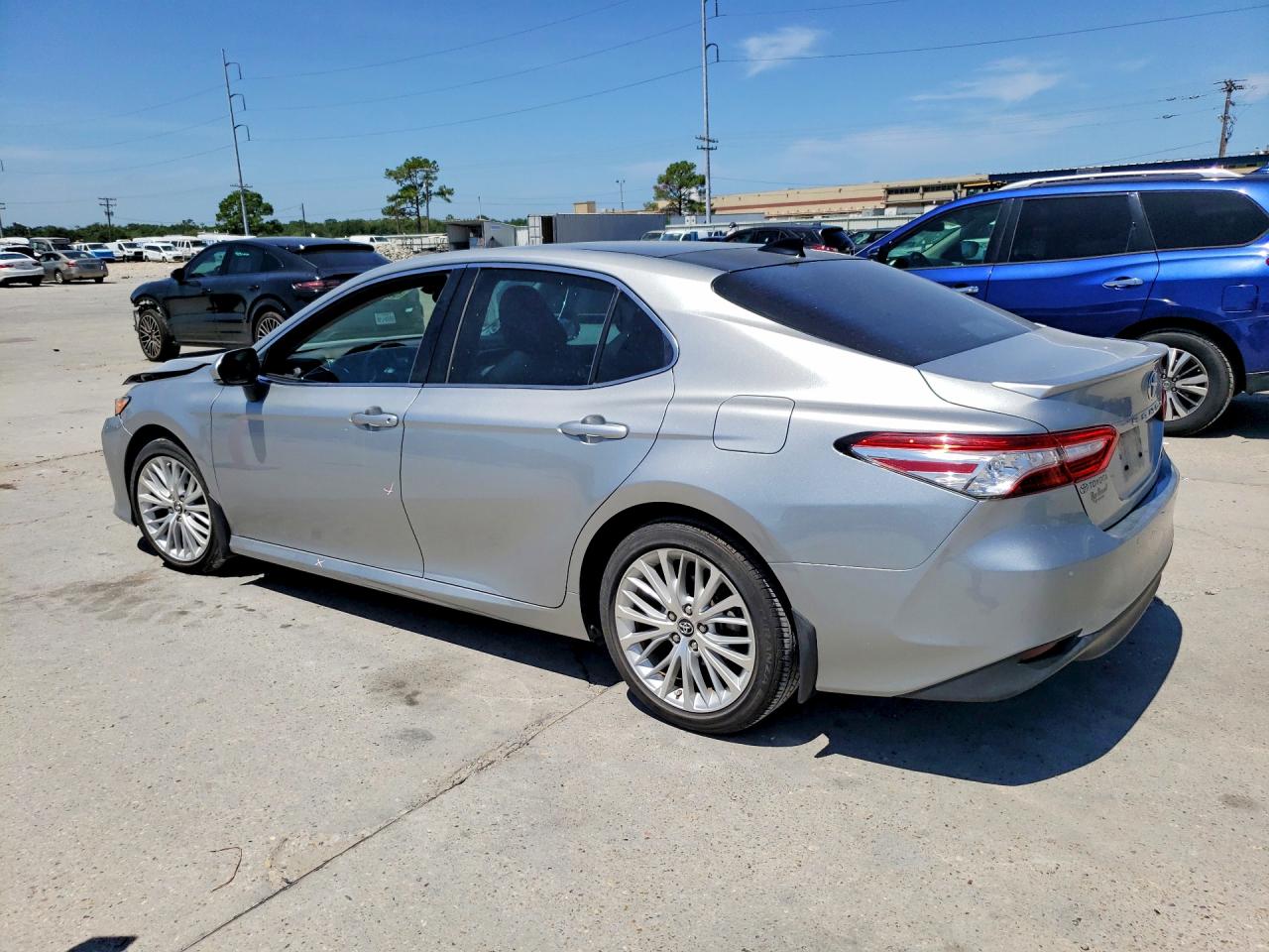 2018 TOYOTA CAMRY XLE — снимка 2