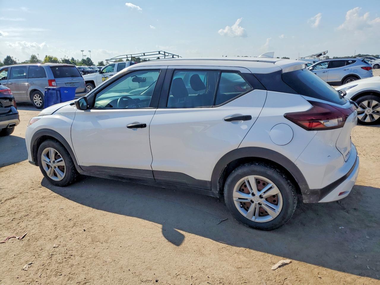 2023 NISSAN KICKS S — снимка 2