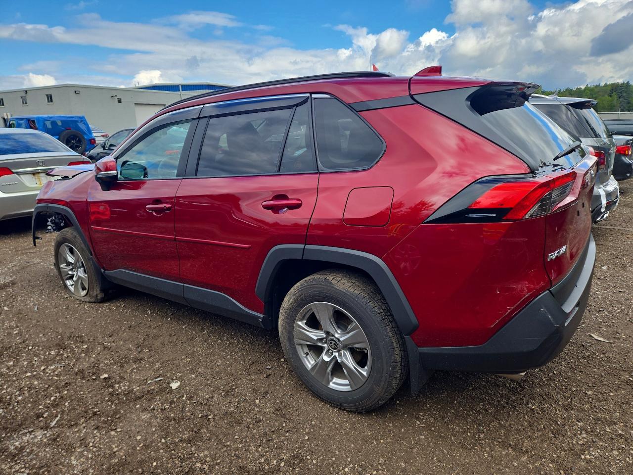 2025 TOYOTA RAV4 XLE — снимка 2
