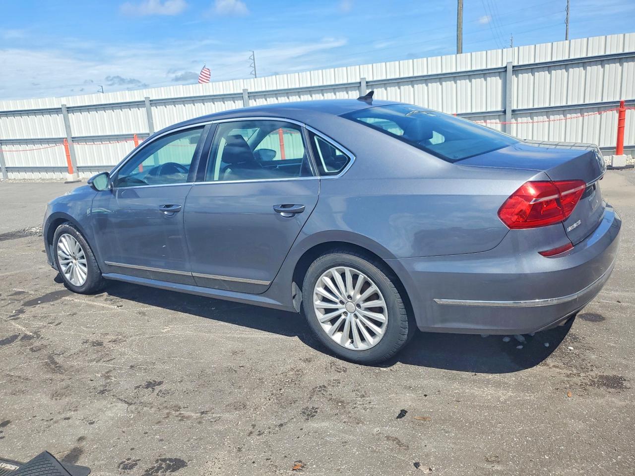 2016 VOLKSWAGEN PASSAT SE — снимка 2