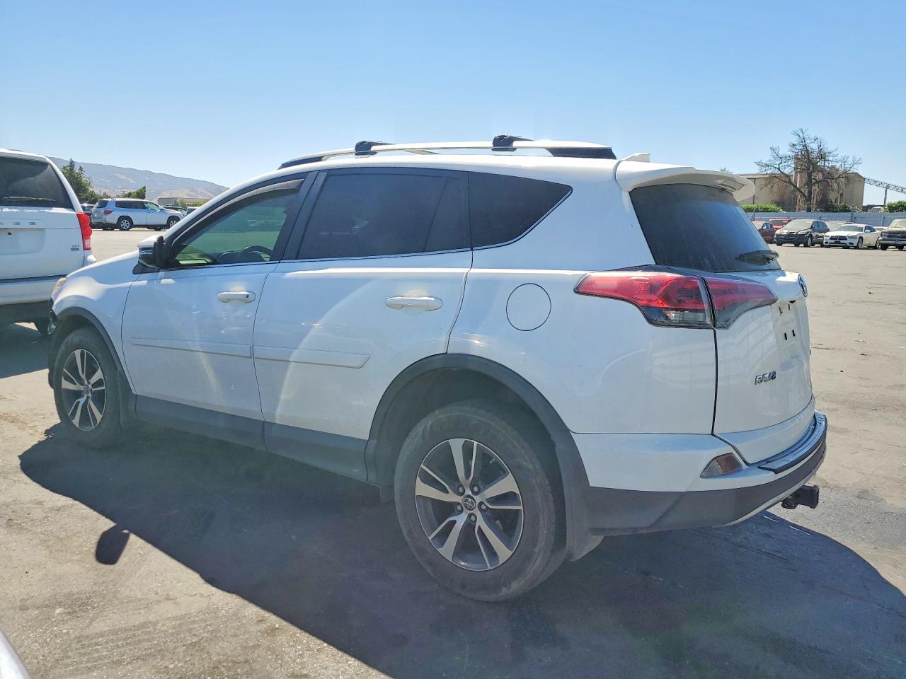 2017 TOYOTA RAV4 XLE — снимка 2
