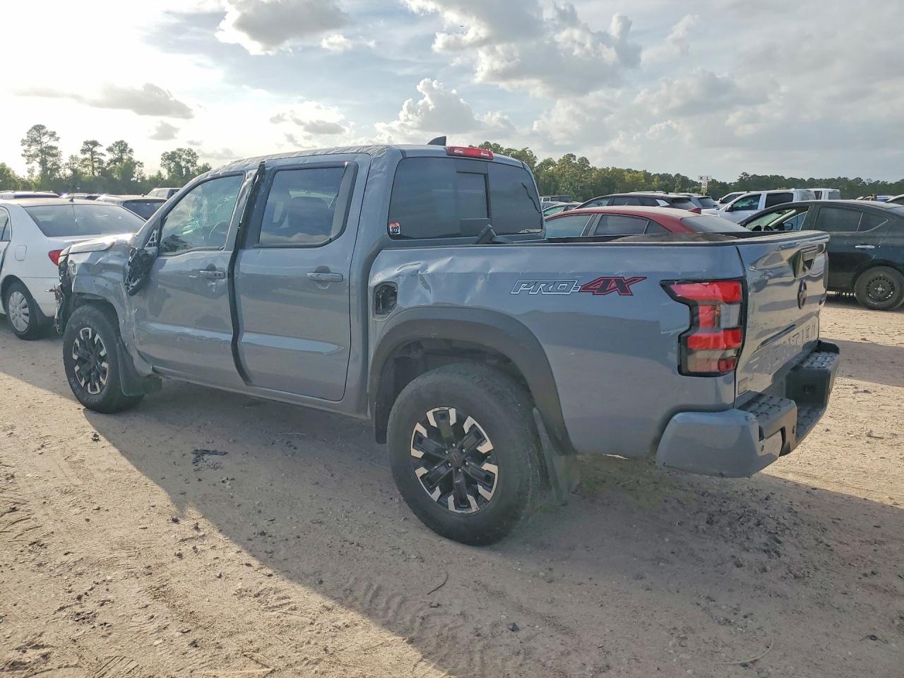 2024 NISSAN FRONTIER PRO-4X — снимка 2