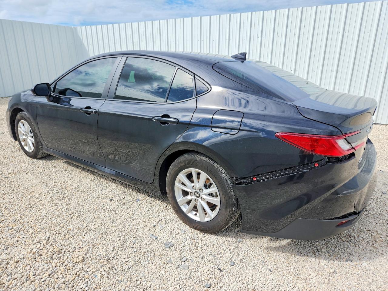 2026 TOYOTA CAMRY LE — снимка 2