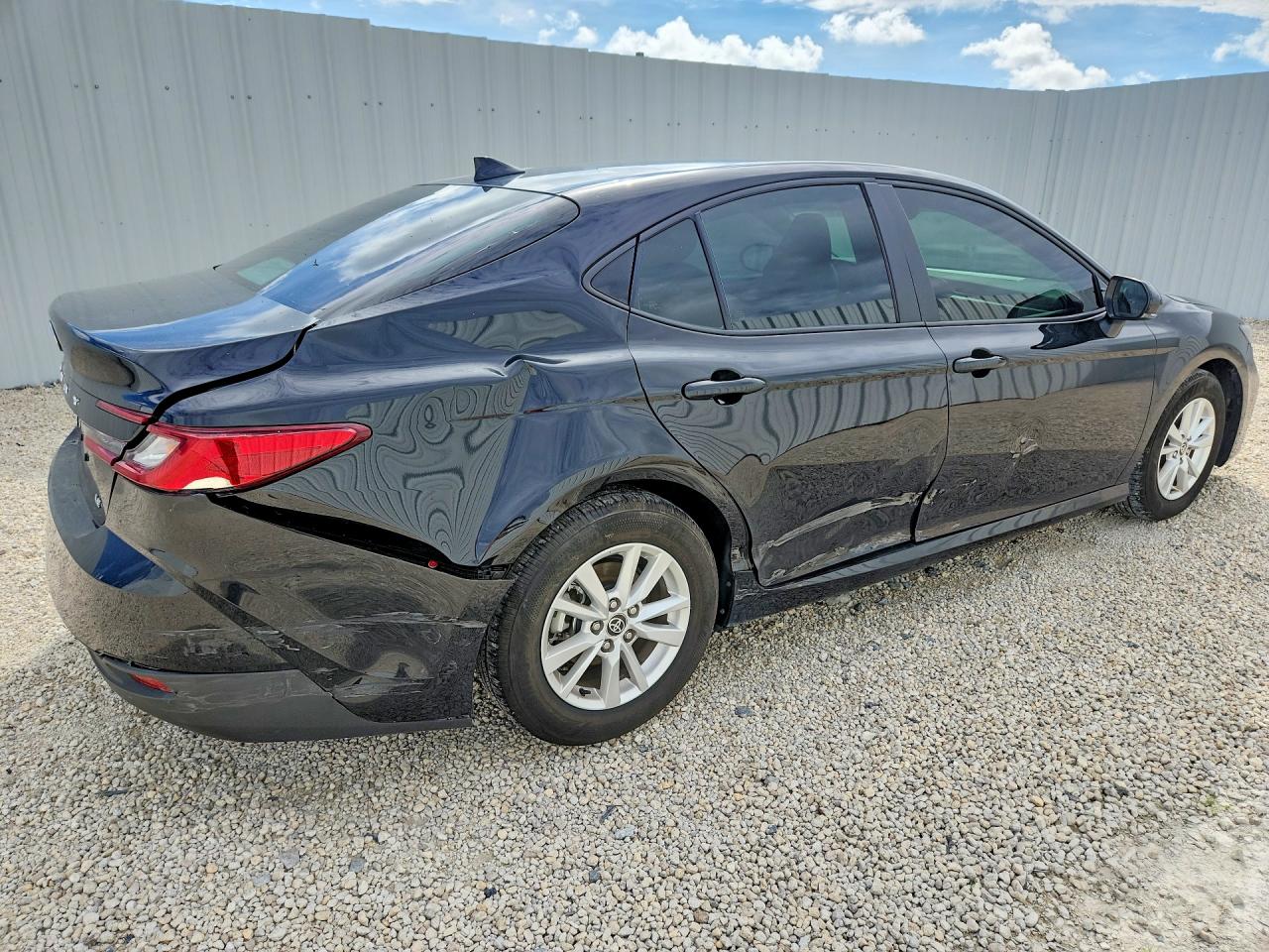 2026 TOYOTA CAMRY LE — снимка 3