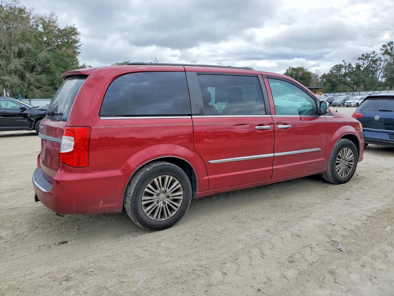 2015 CHRYSLER TOWN & COUNTRY TOURING L — снимка 3