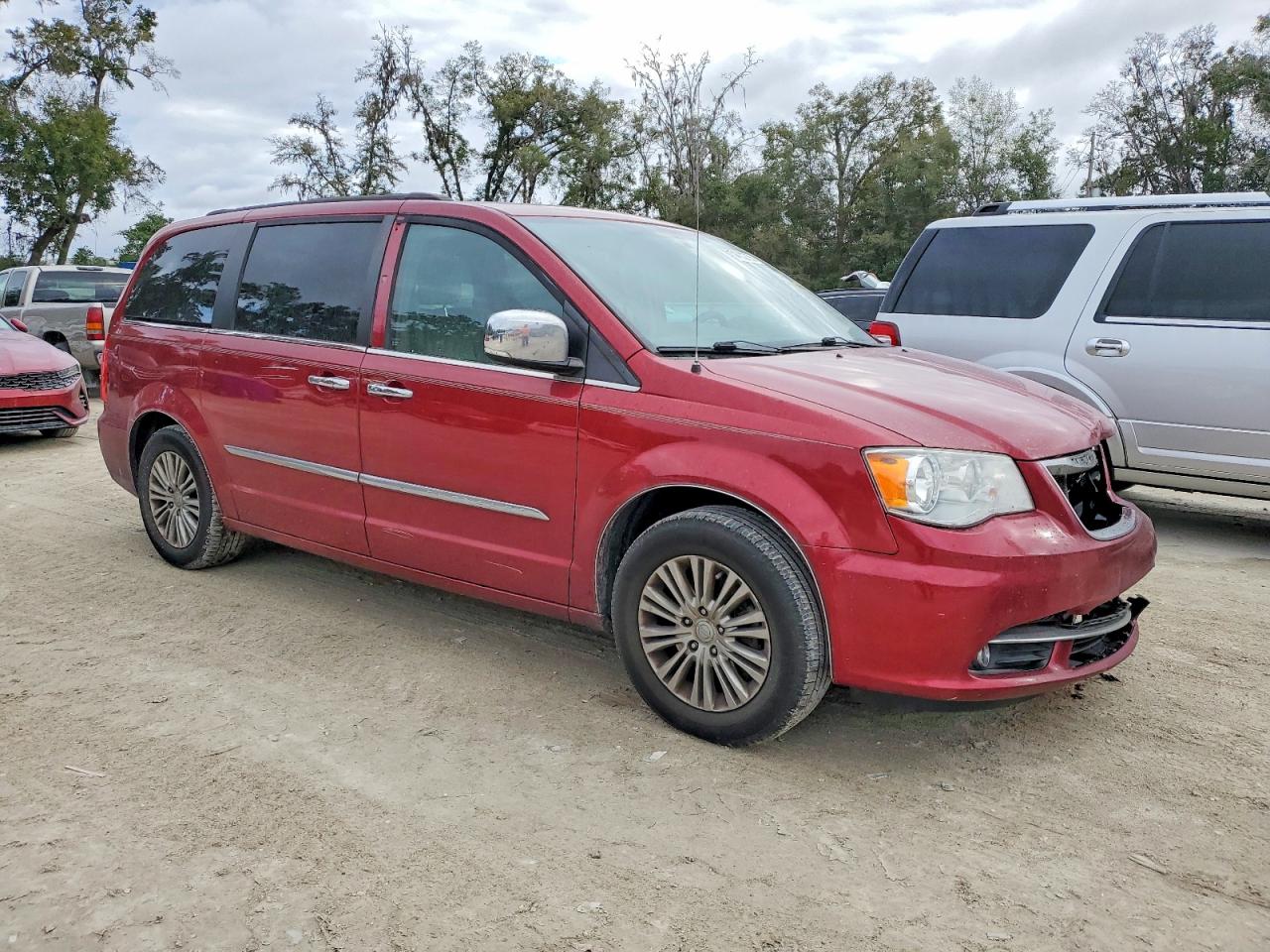 2015 CHRYSLER TOWN & COUNTRY TOURING L — снимка 4