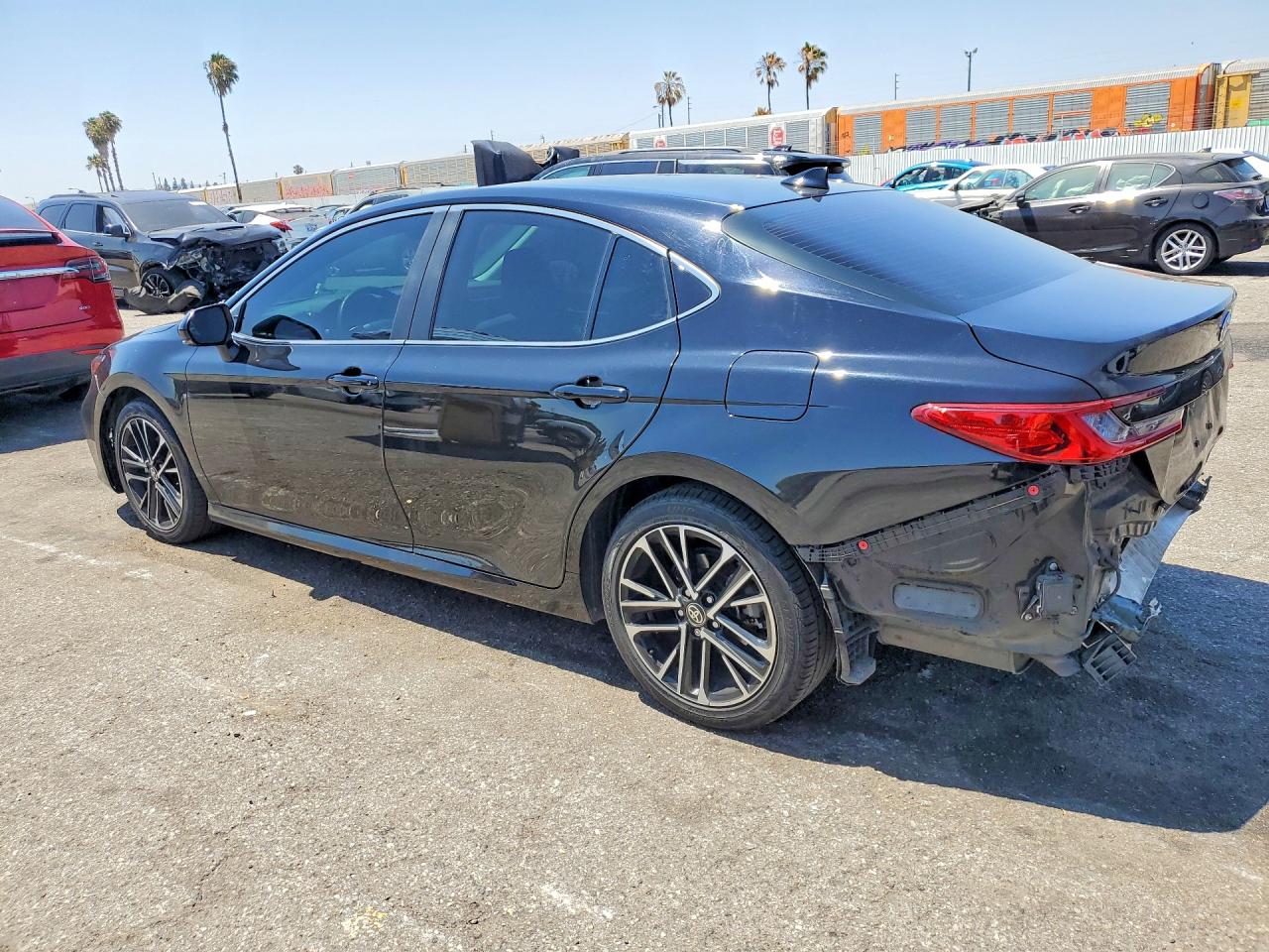 2025 TOYOTA CAMRY XLE — снимка 2