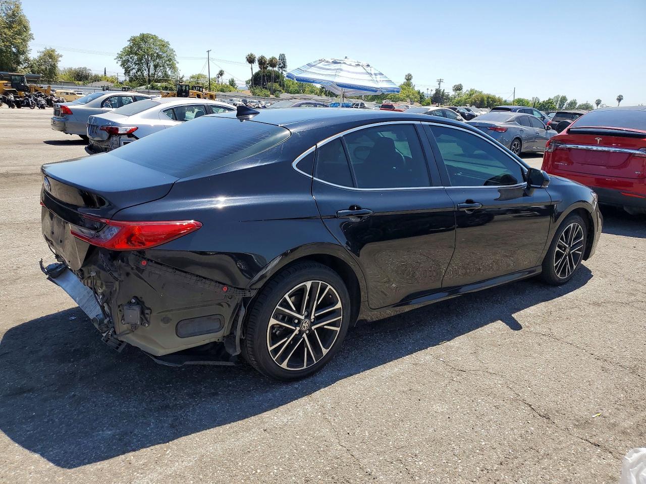 2025 TOYOTA CAMRY XLE — снимка 3