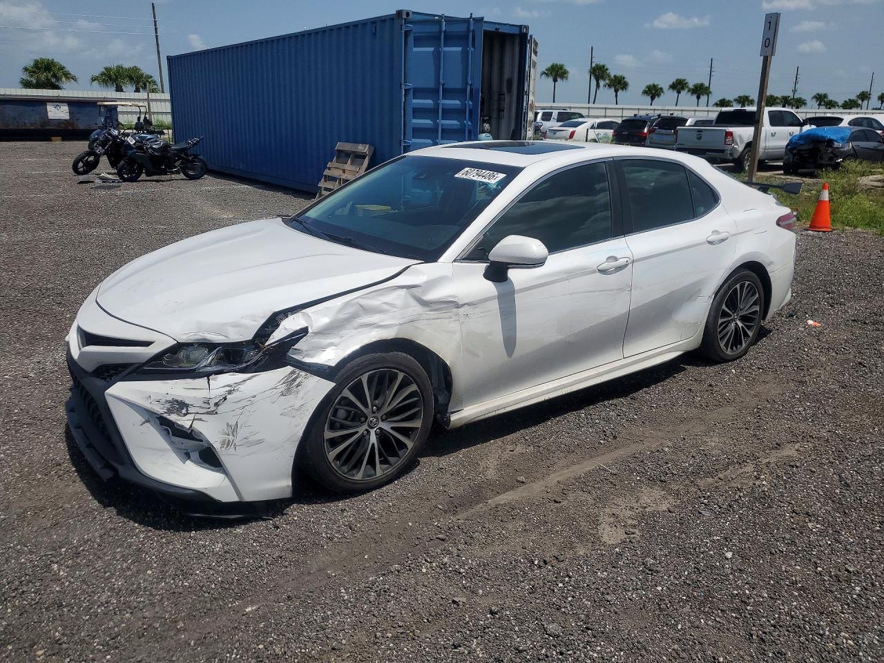 2018 TOYOTA CAMRY SE