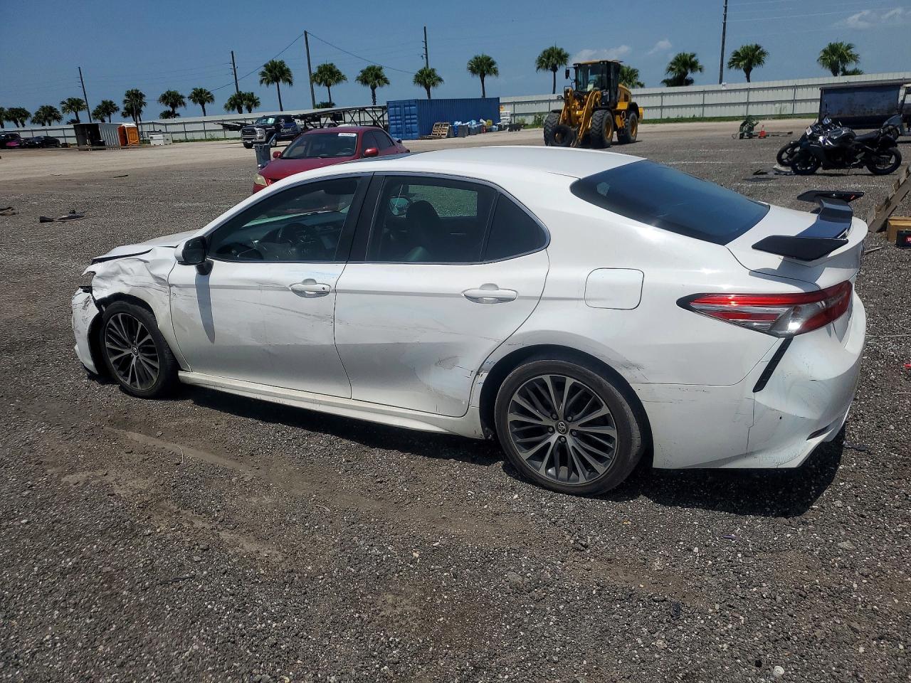 2018 TOYOTA CAMRY SE — снимка 2