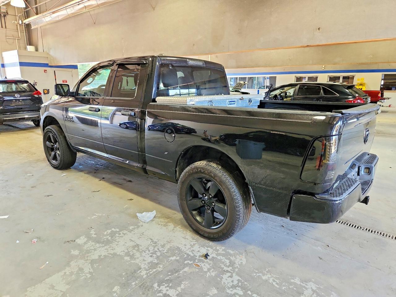 2015 RAM 1500 ST — снимка 2