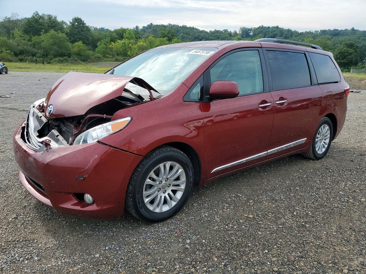 2016 TOYOTA SIENNA XLE 8-PASSENGER