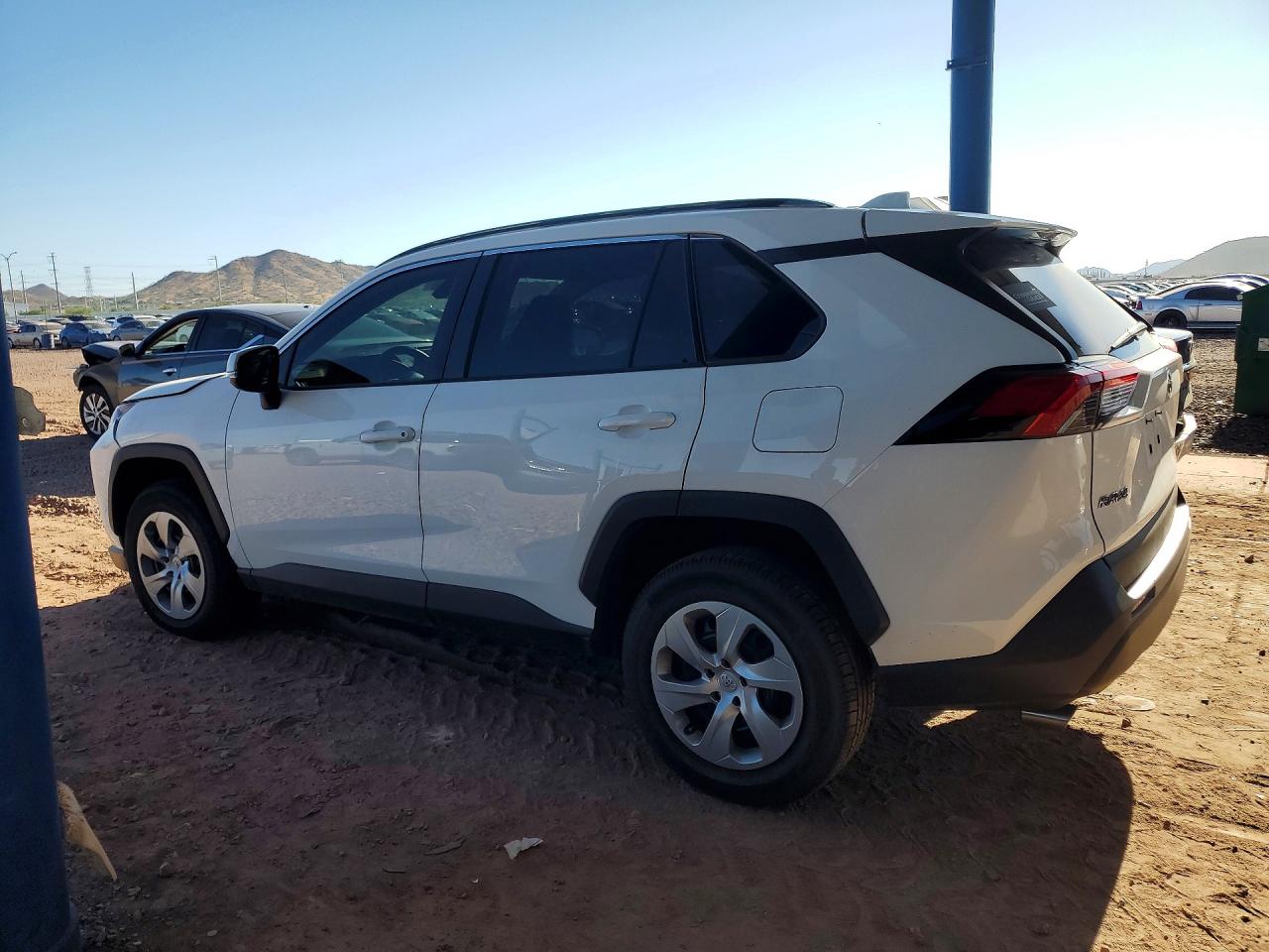 2019 TOYOTA RAV4 LE — снимка 2