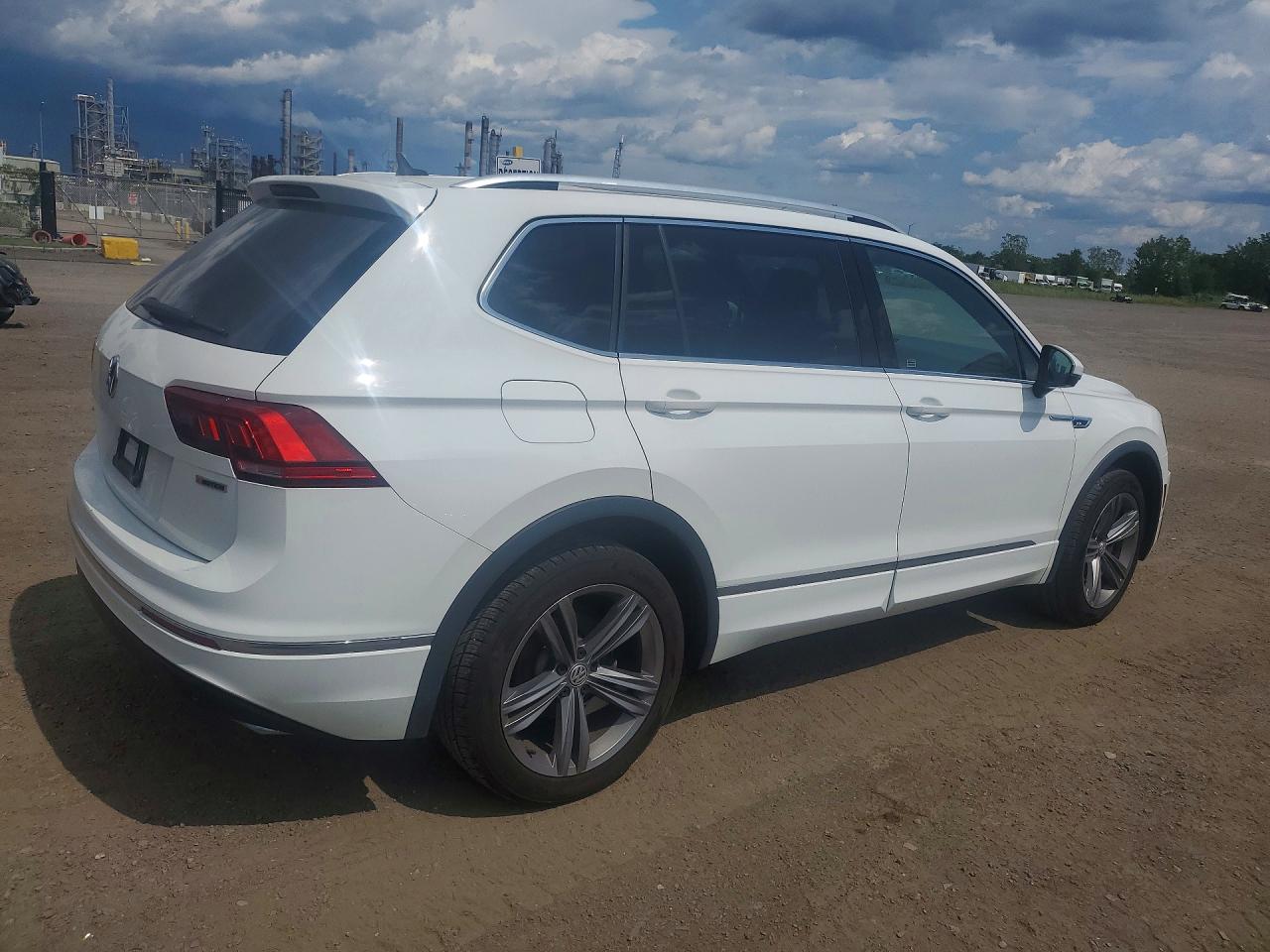 2020 VOLKSWAGEN TIGUAN SEL PREMIUM R-LINE — снимка 3