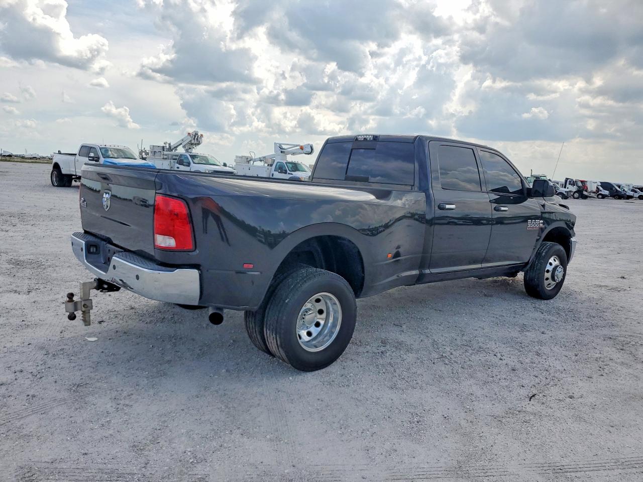 2016 RAM 3500 SLT — снимка 3