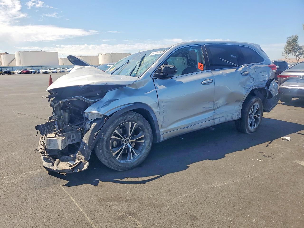 2018 TOYOTA HIGHLANDER LE