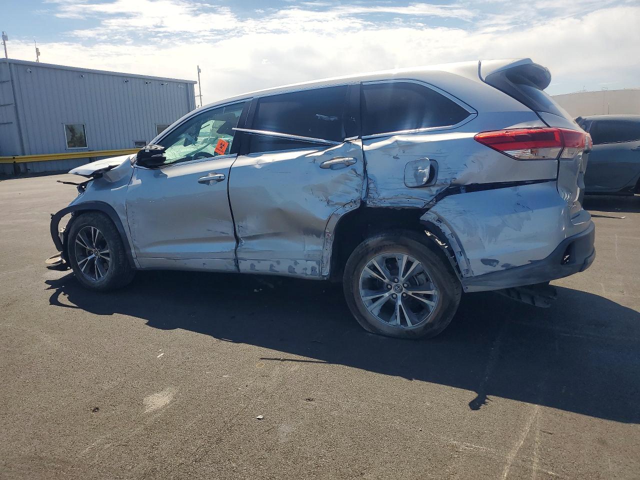 2018 TOYOTA HIGHLANDER LE — снимка 2