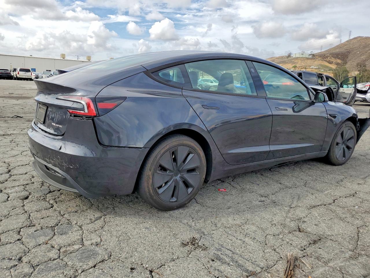 2025 TESLA MODEL 3 — снимка 3