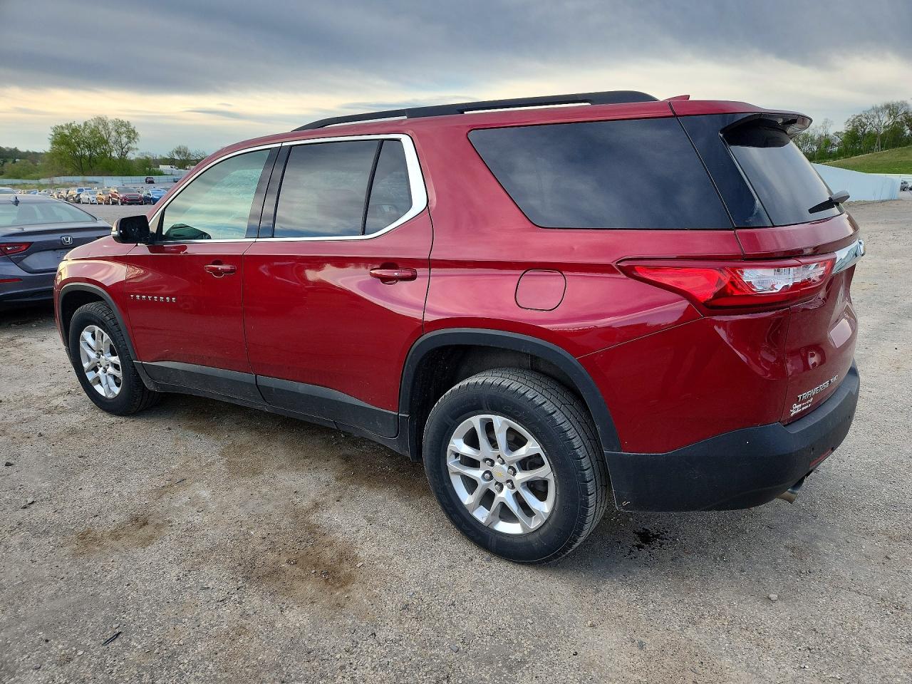 2021 CHEVROLET TRAVERSE LT — снимка 2