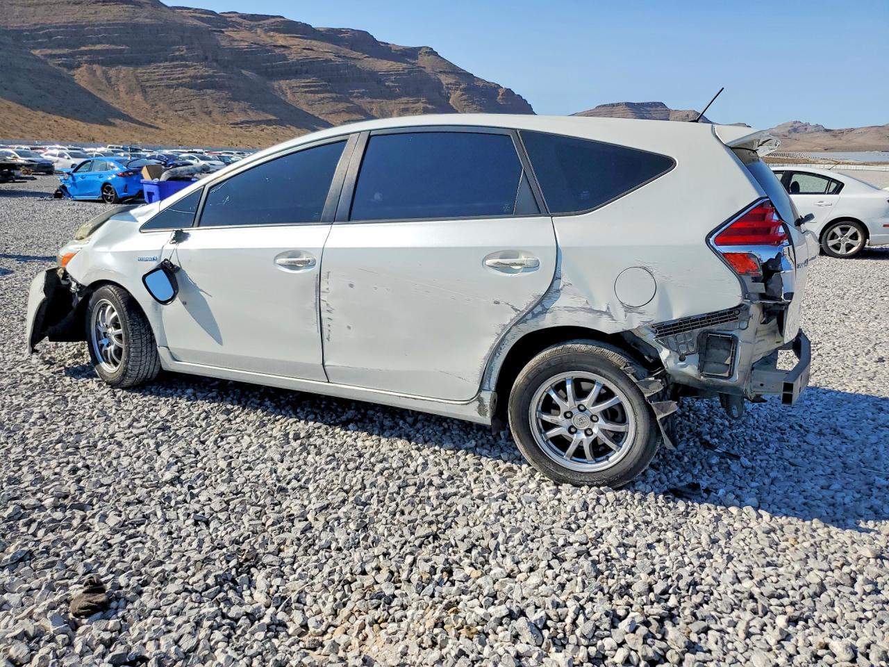 2015 TOYOTA PRIUS V THREE — снимка 2