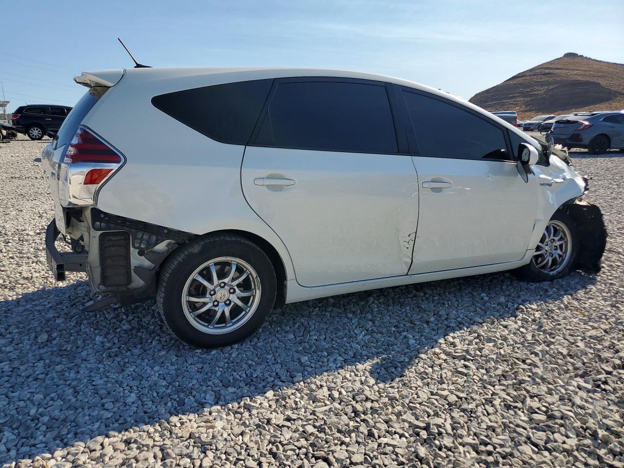 2015 TOYOTA PRIUS V THREE — снимка 3