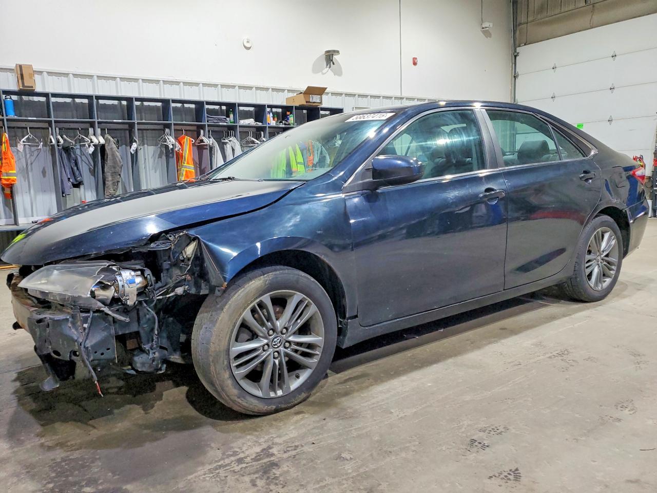 2016 TOYOTA CAMRY SE