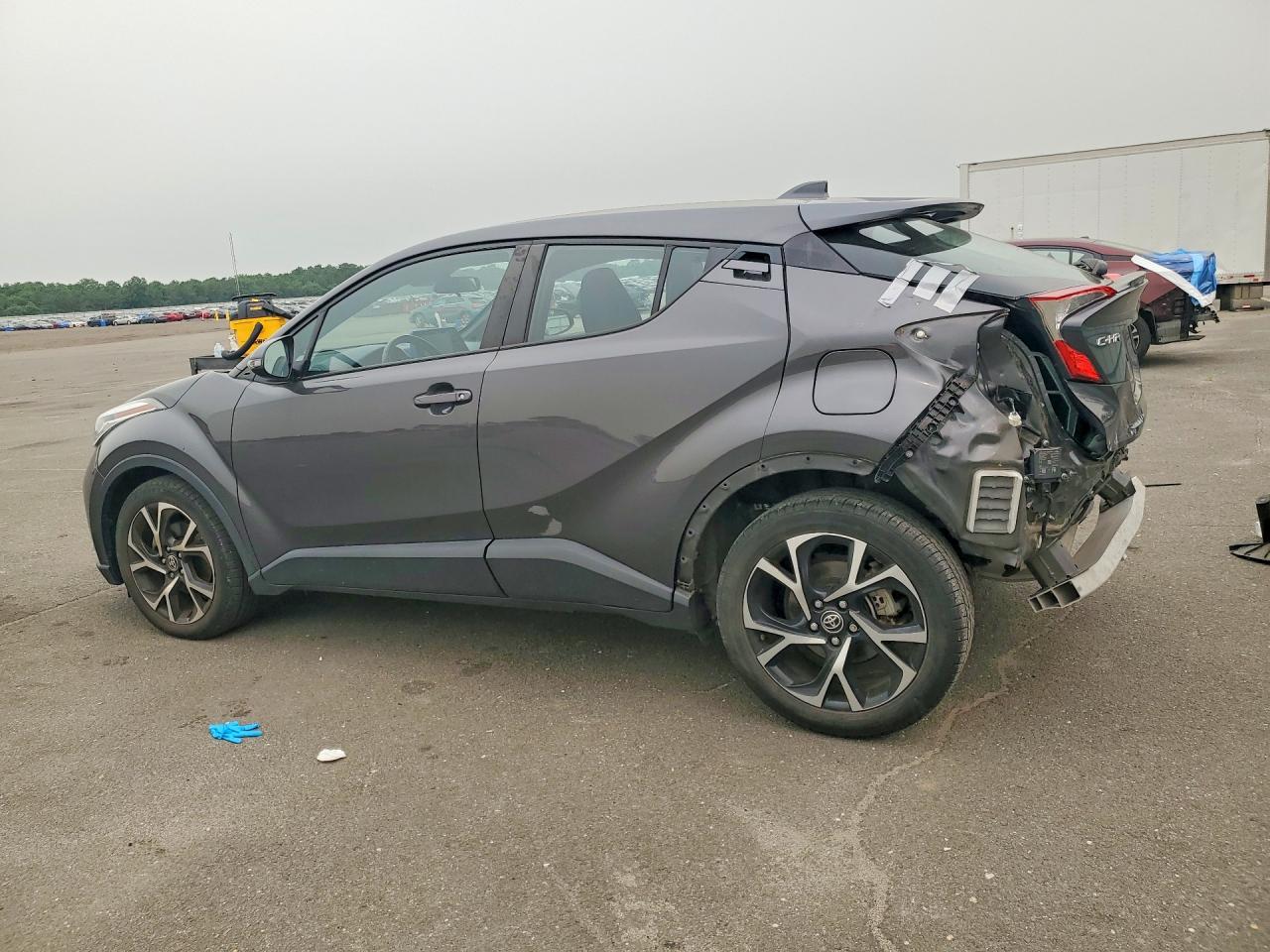 2022 TOYOTA C-HR XLE — снимка 2