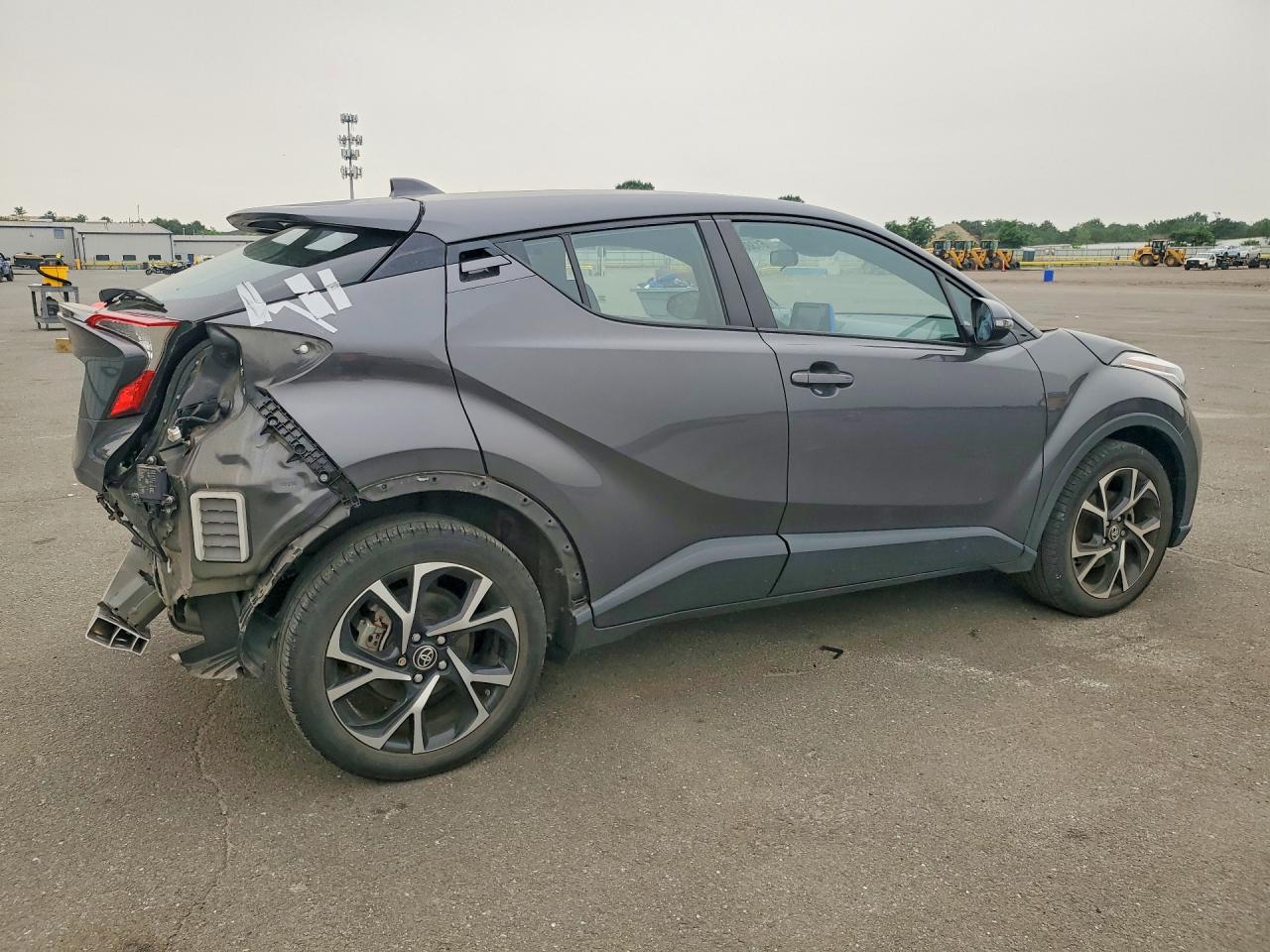 2022 TOYOTA C-HR XLE — снимка 3