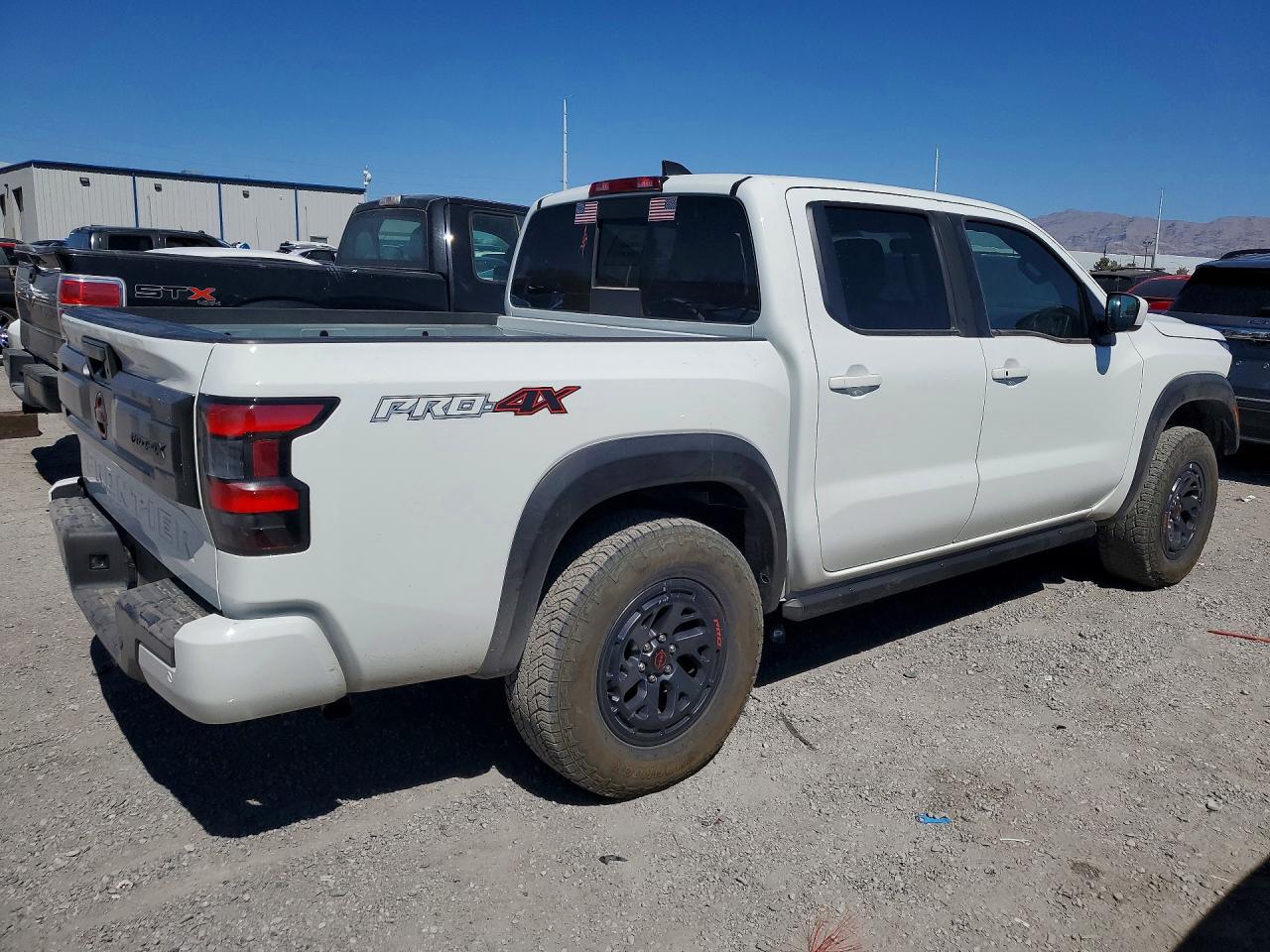 2025 NISSAN FRONTIER PRO-4X — снимка 3