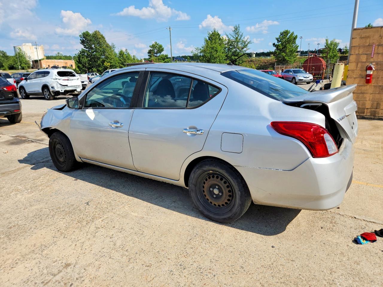 2017 NISSAN VERSA 1.6 SV — снимка 2