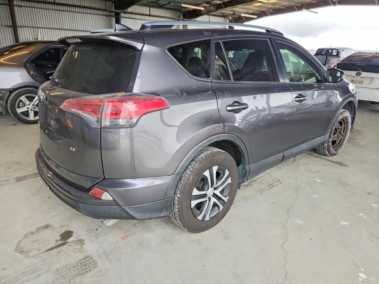 2017 TOYOTA RAV4 LE — снимка 3