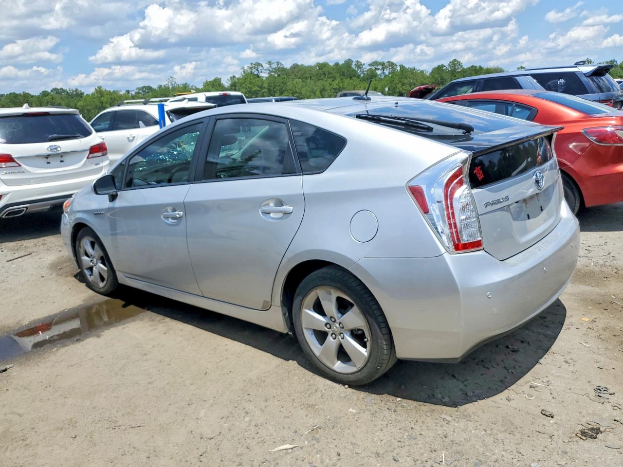 2015 TOYOTA PRIUS FIVE — снимка 2