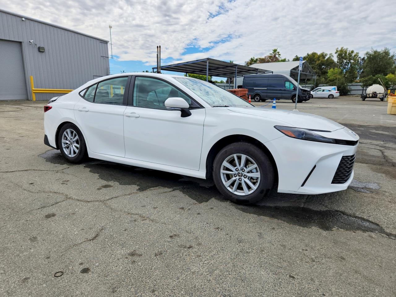 2026 TOYOTA CAMRY LE — снимка 4