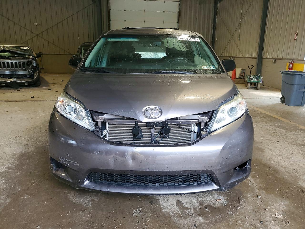 2017 TOYOTA SIENNA LE — снимка 5