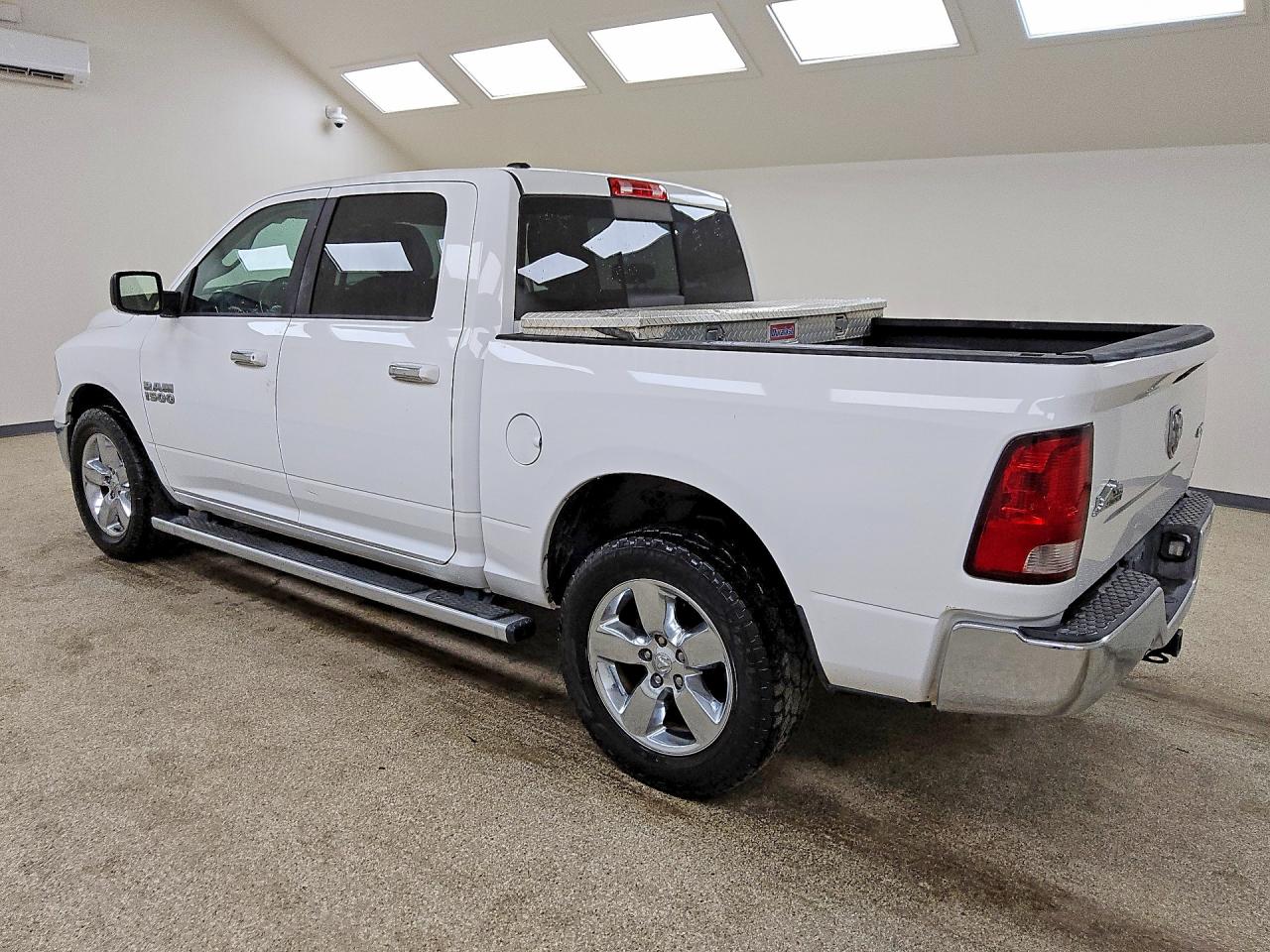 2015 RAM 1500 SLT — снимка 2