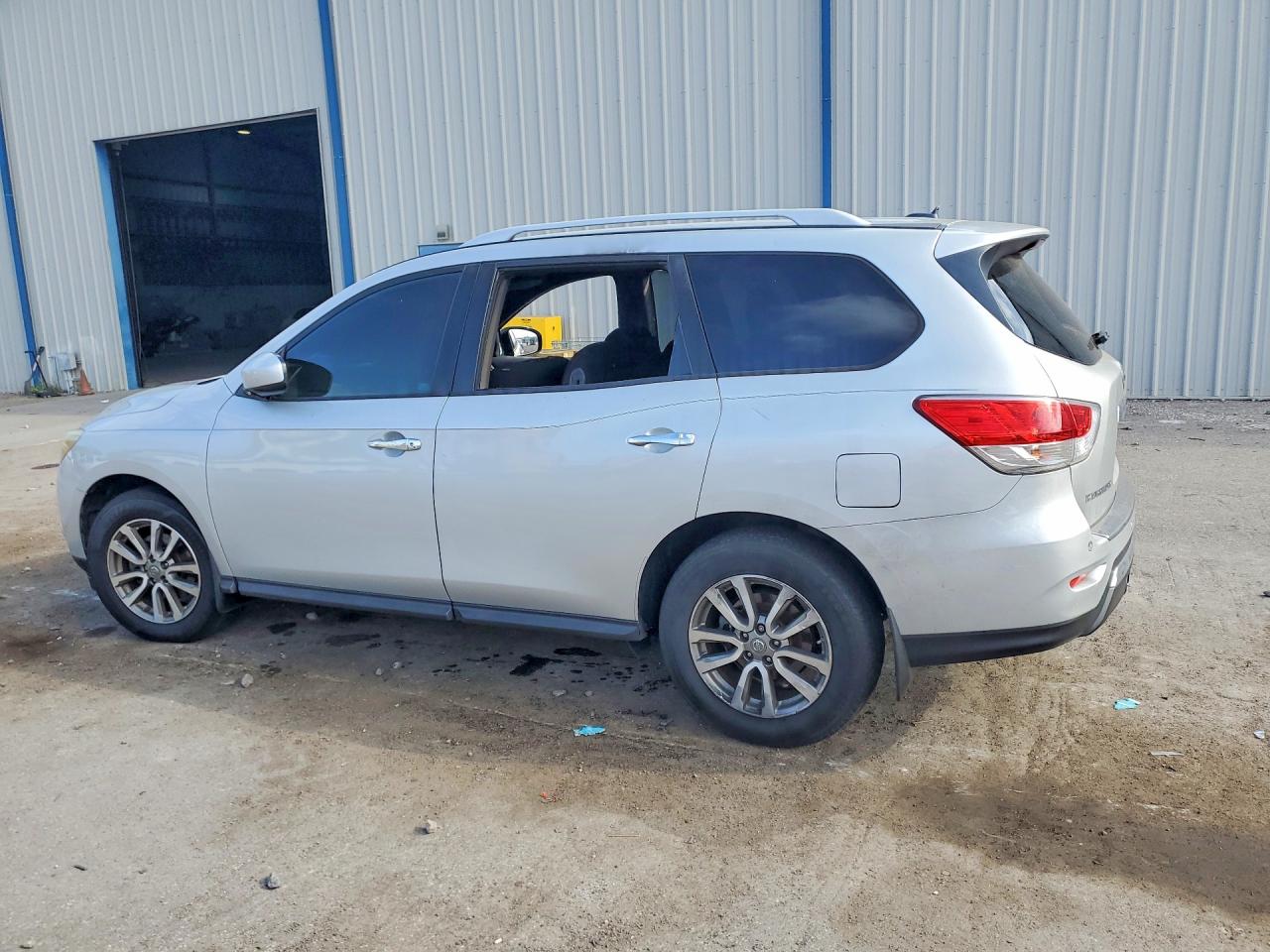 2016 NISSAN PATHFINDER SV — снимка 2