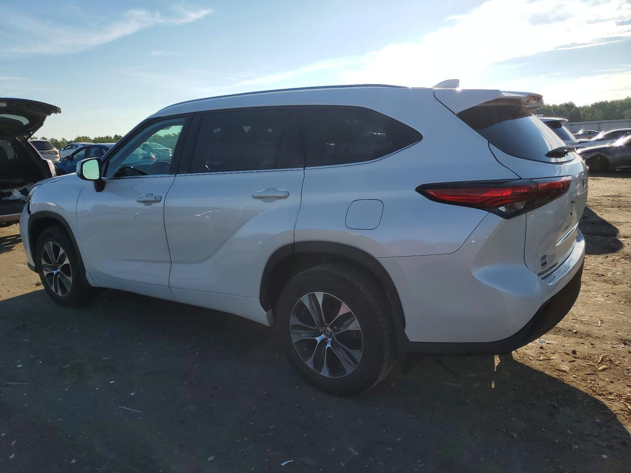 2021 TOYOTA HIGHLANDER XLE — снимка 2