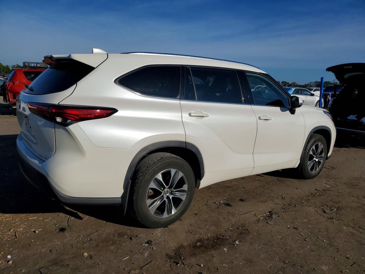 2021 TOYOTA HIGHLANDER XLE — снимка 3