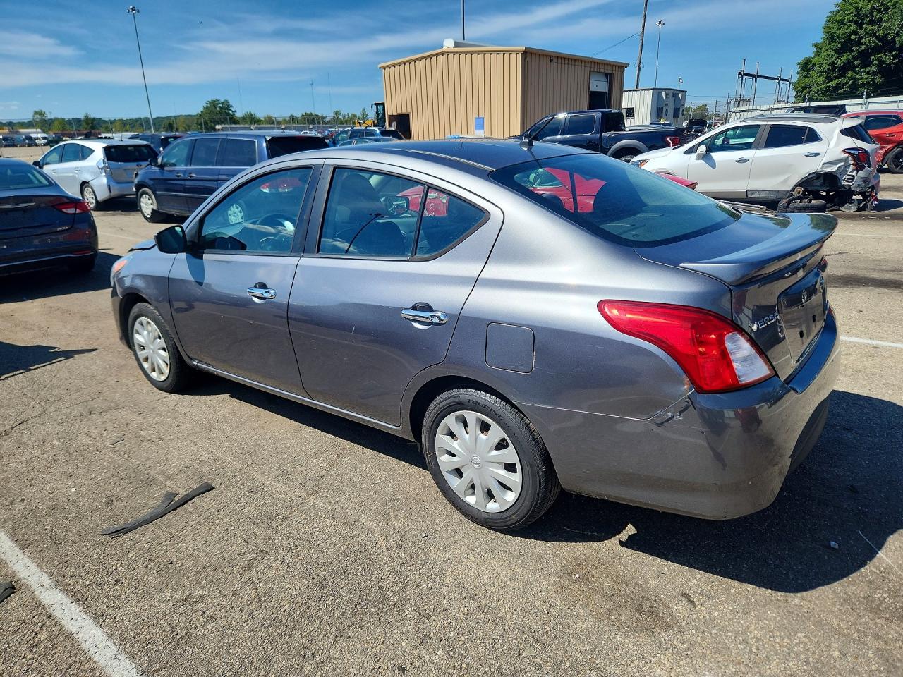 2016 NISSAN VERSA 1.6 SV — снимка 2