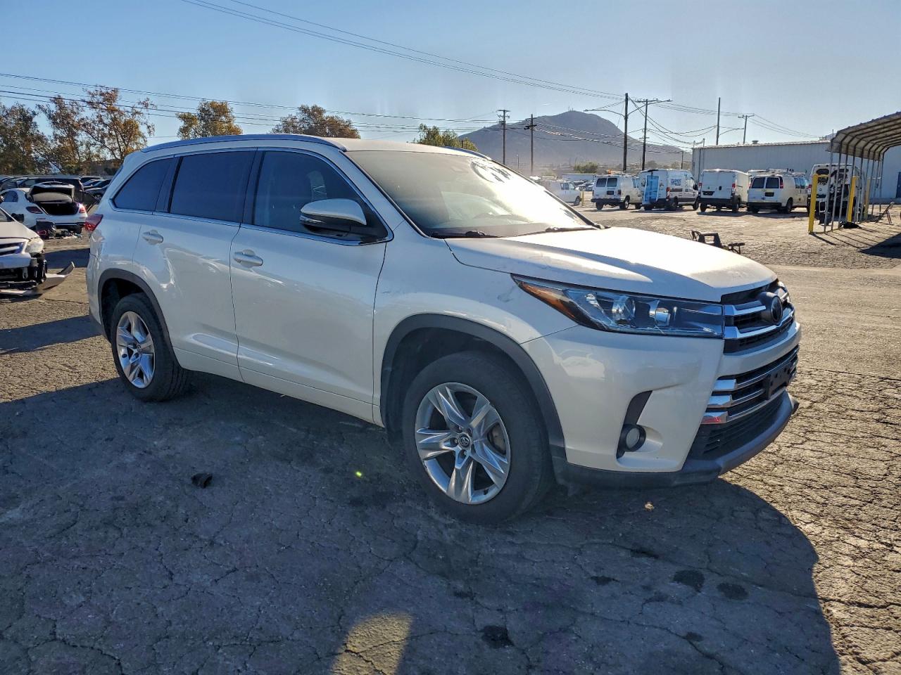 2017 TOYOTA HIGHLANDER LIMITED — снимка 4