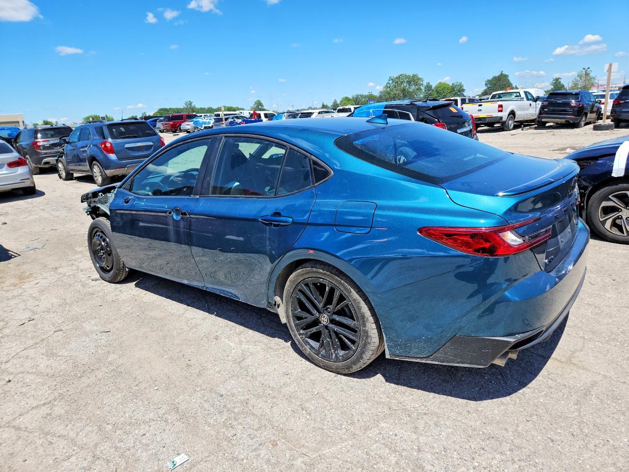 2025 TOYOTA CAMRY SE — снимка 2