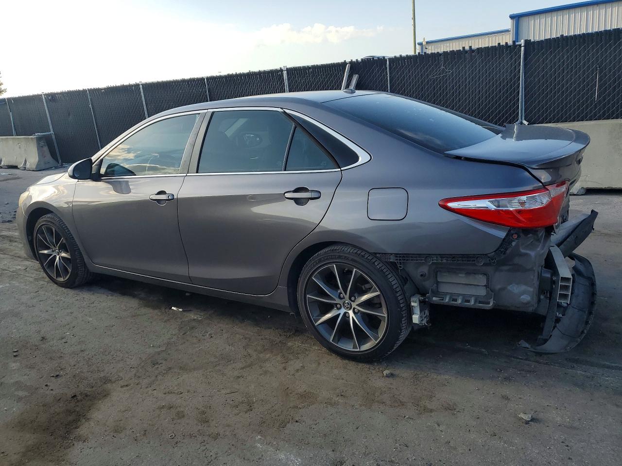 2016 TOYOTA CAMRY XSE — снимка 2
