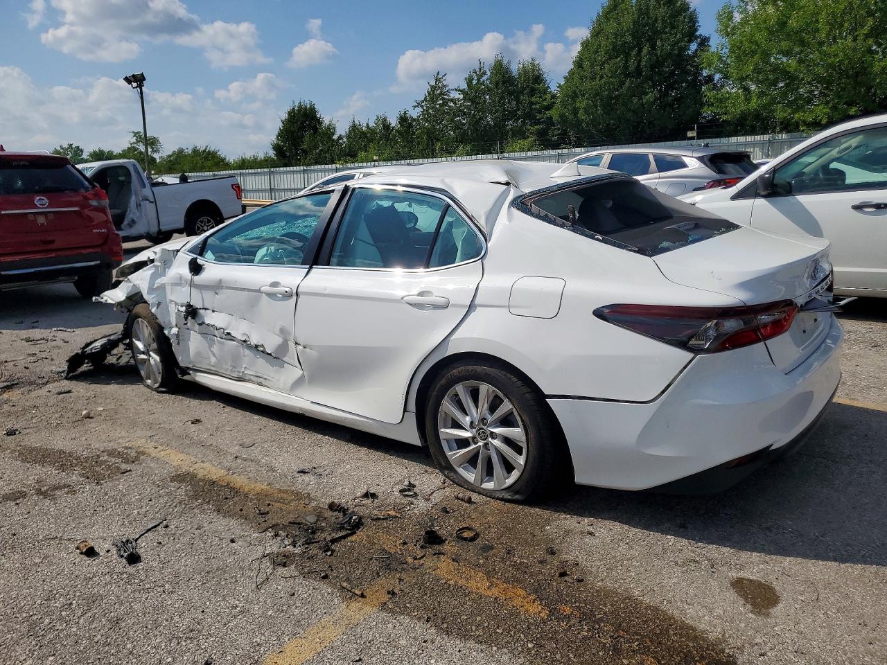 2022 TOYOTA CAMRY LE — снимка 2