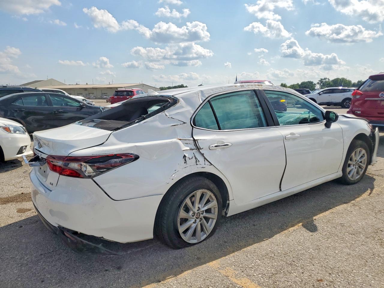 2022 TOYOTA CAMRY LE — снимка 3