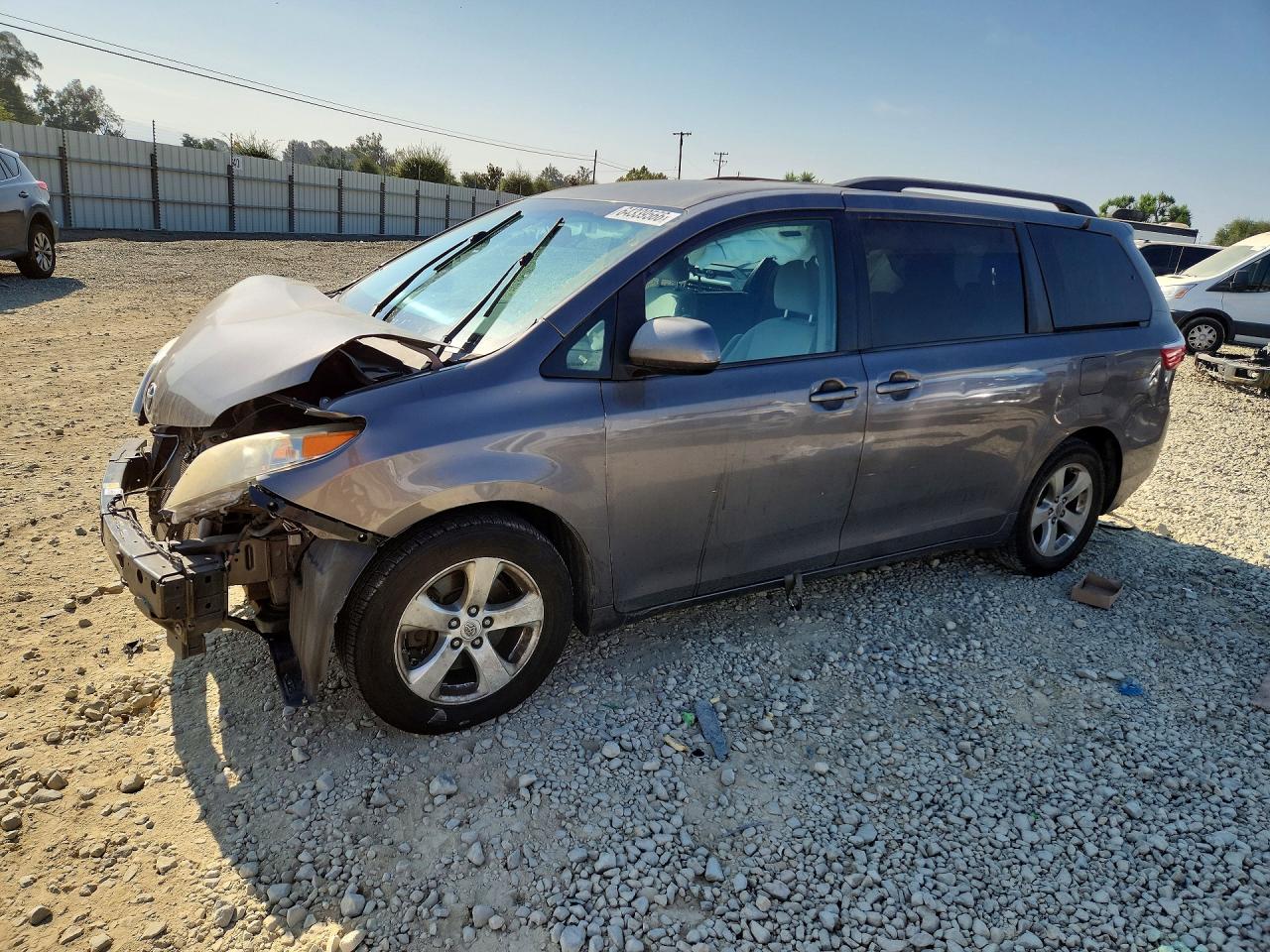 2016 TOYOTA SIENNA LE