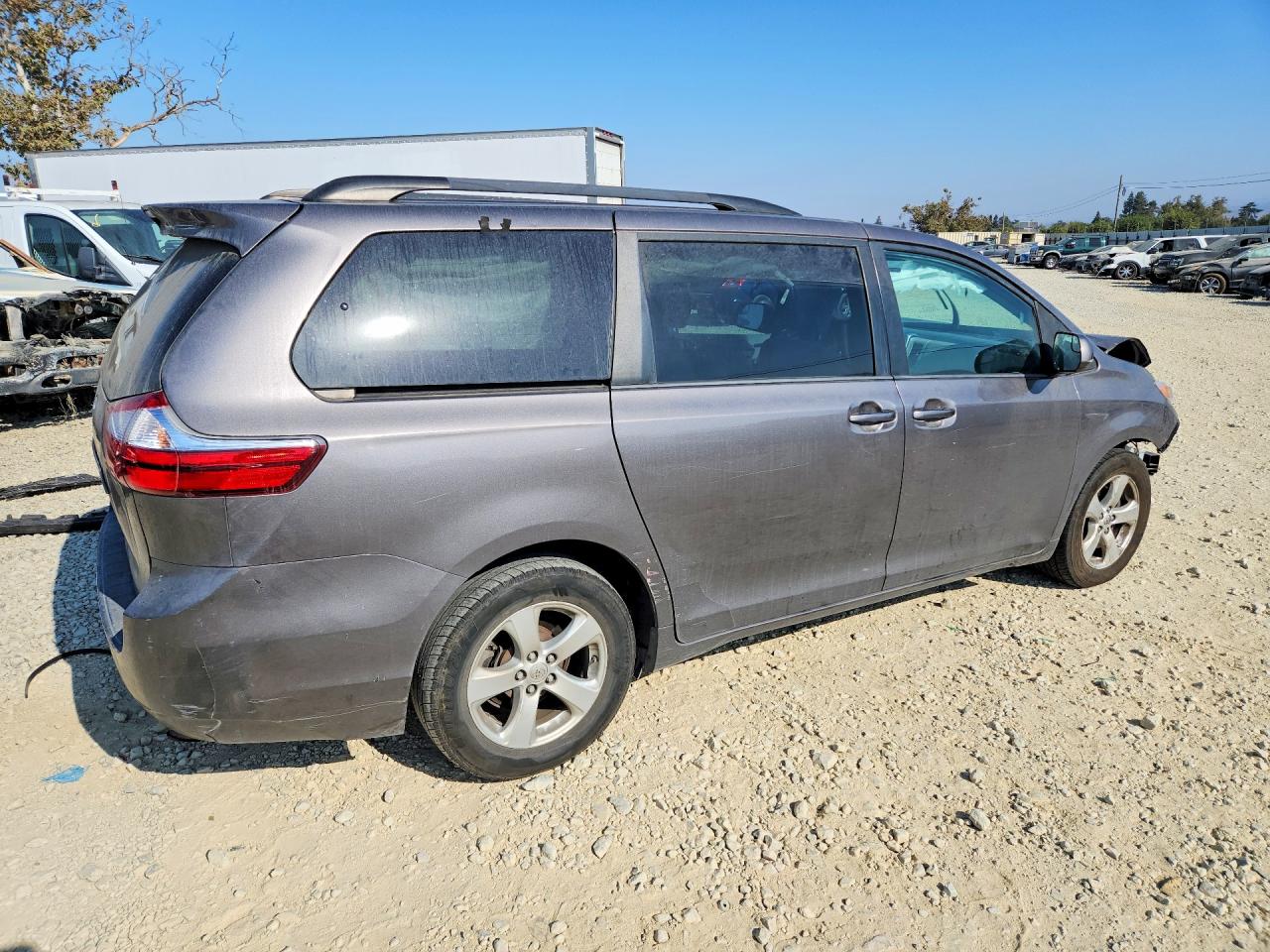 2016 TOYOTA SIENNA LE — снимка 3