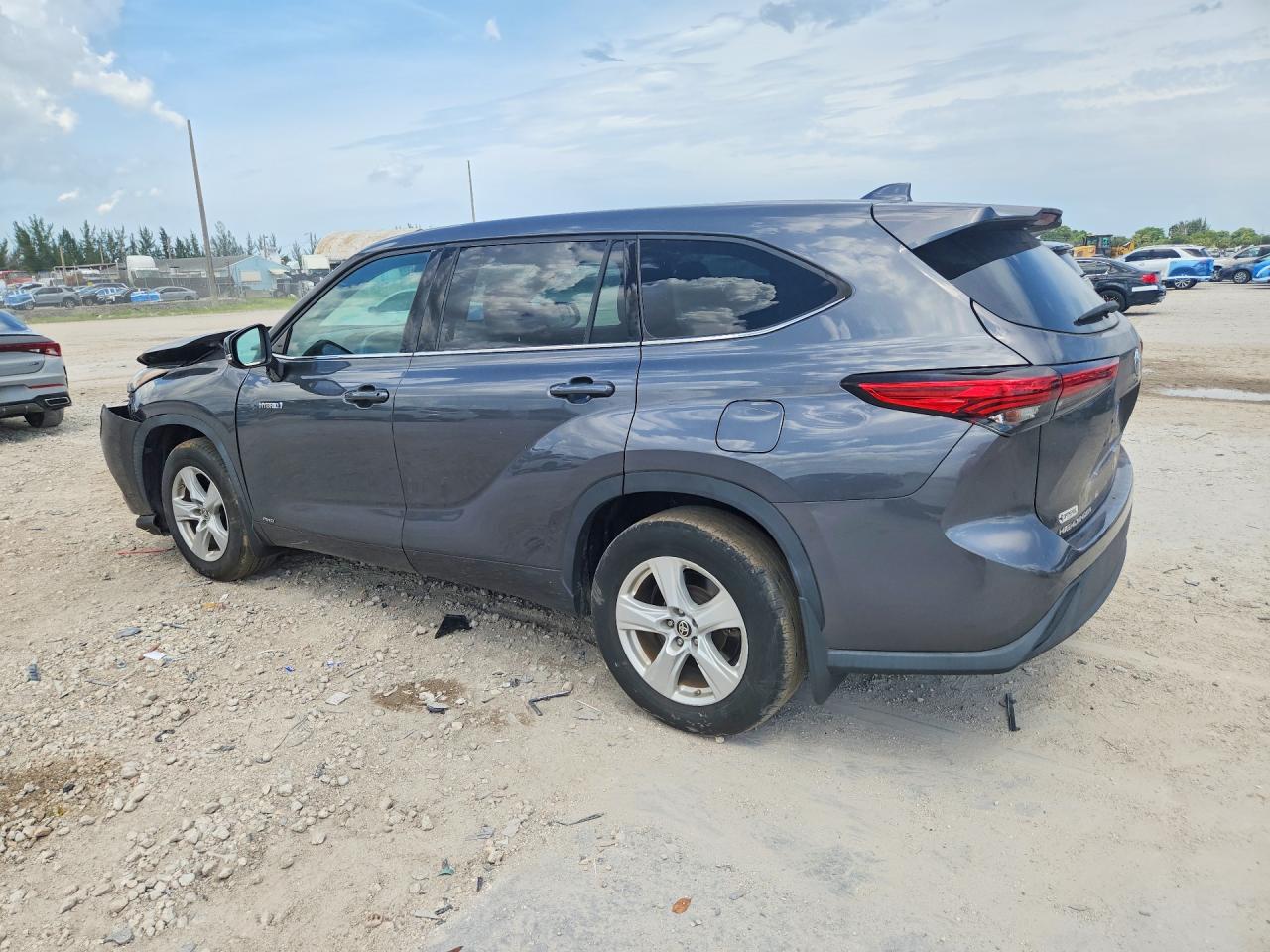 2021 TOYOTA HIGHLANDER HYBRID LE — снимка 2